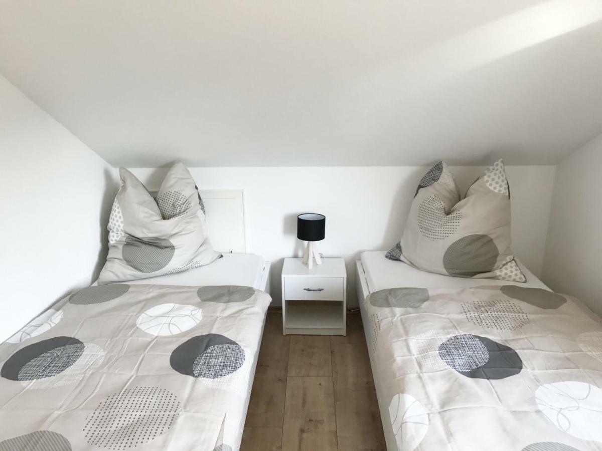 Zollernalb-Apartment Albstadt Bagian luar foto